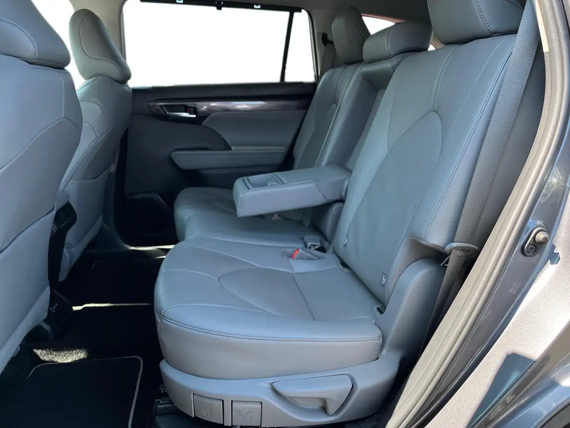 TOYOTA HIGHLANDER
