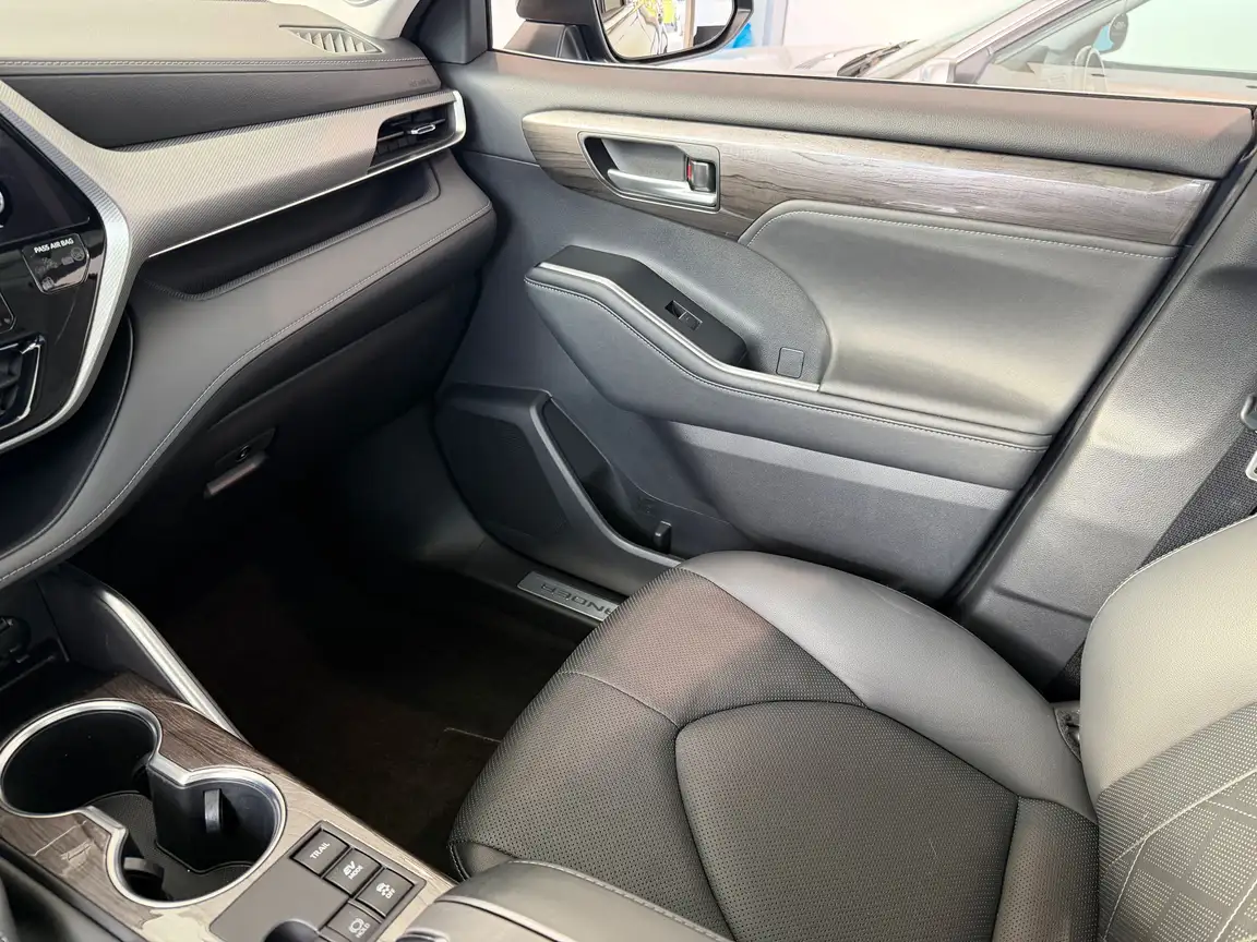 TOYOTA HIGHLANDER