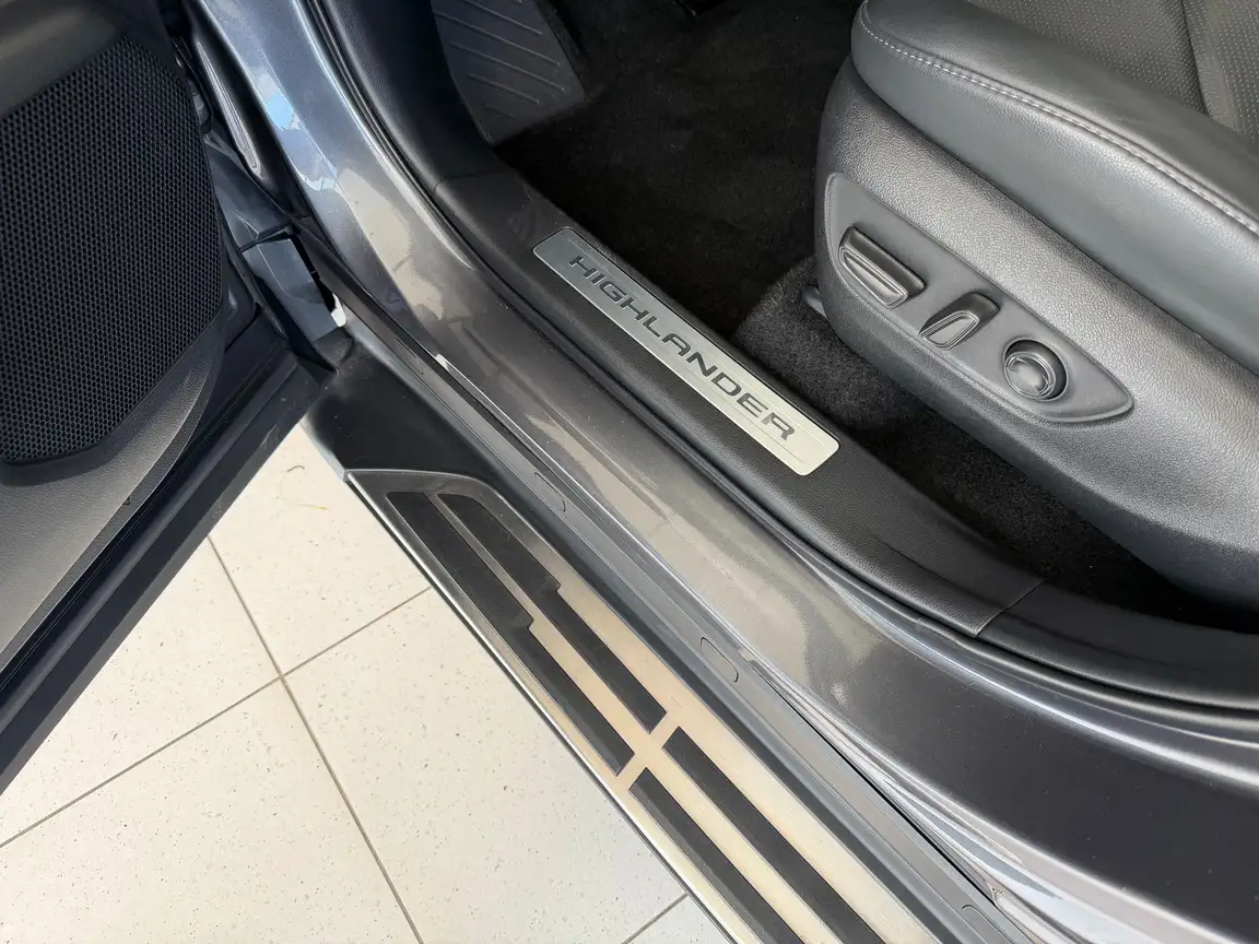TOYOTA HIGHLANDER