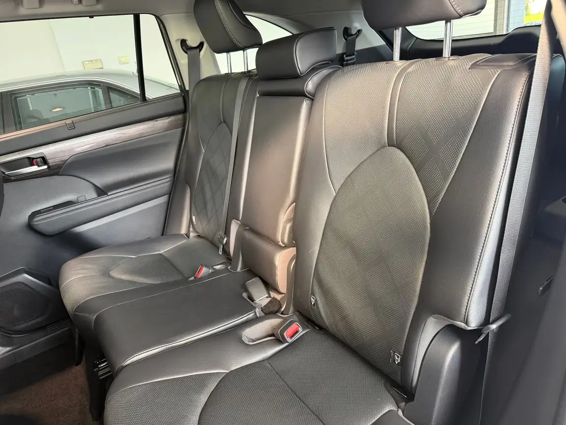 TOYOTA HIGHLANDER