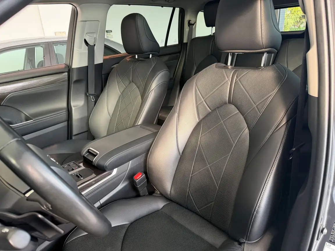 TOYOTA HIGHLANDER