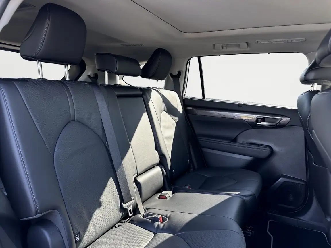 TOYOTA HIGHLANDER