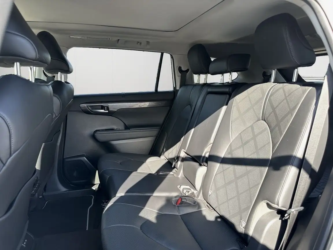 TOYOTA HIGHLANDER