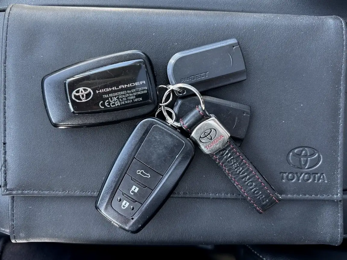 TOYOTA HIGHLANDER