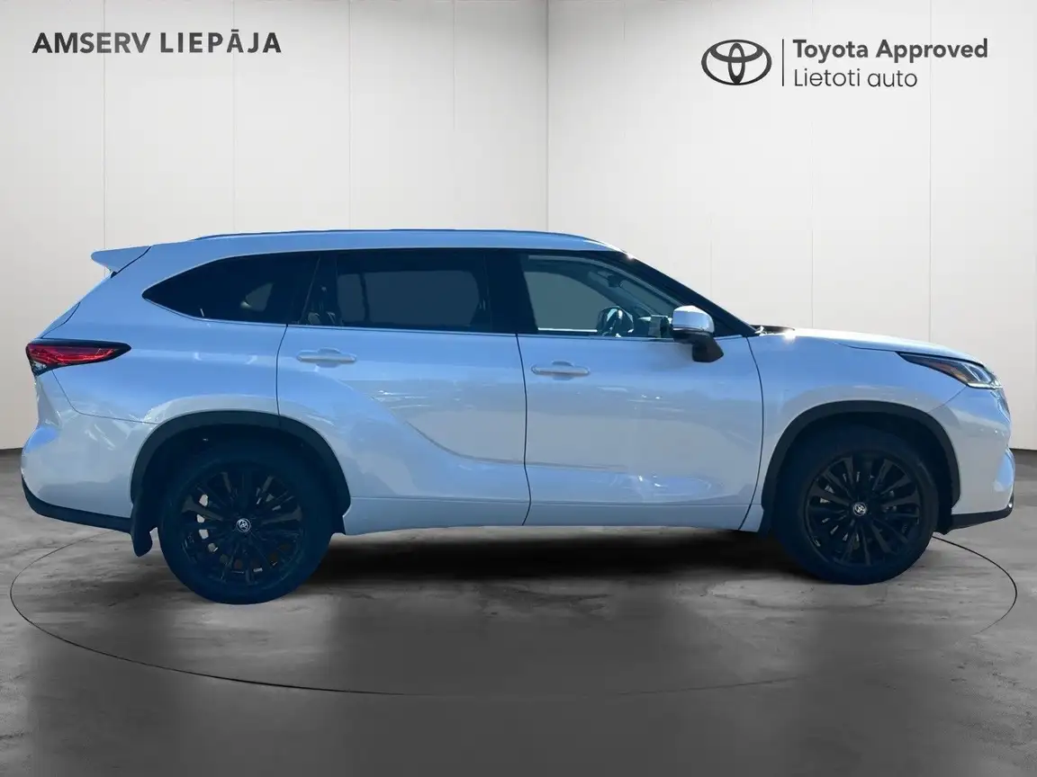 TOYOTA HIGHLANDER