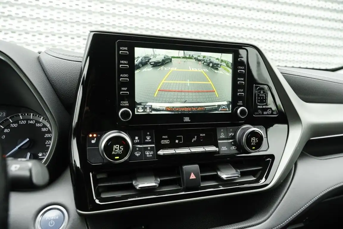 TOYOTA HIGHLANDER