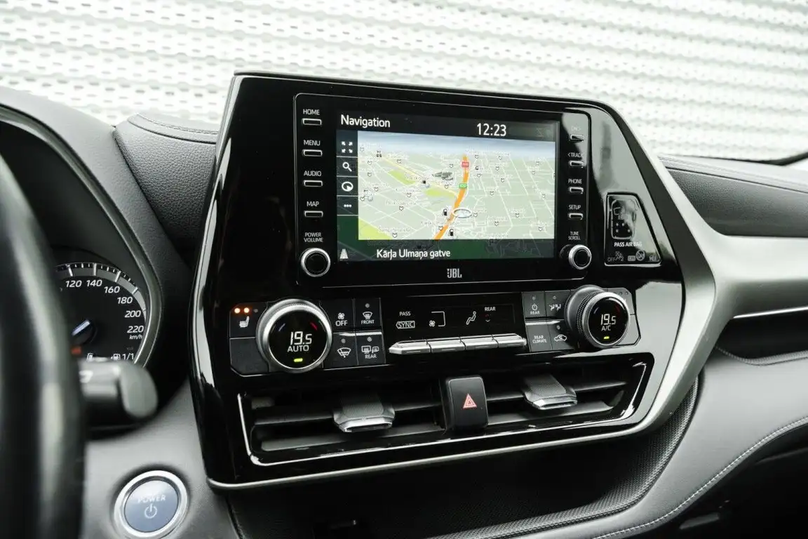TOYOTA HIGHLANDER