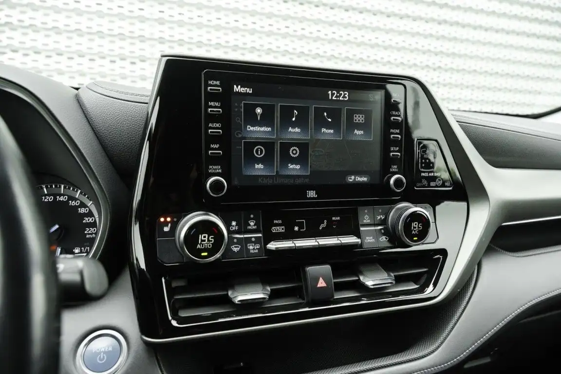 TOYOTA HIGHLANDER