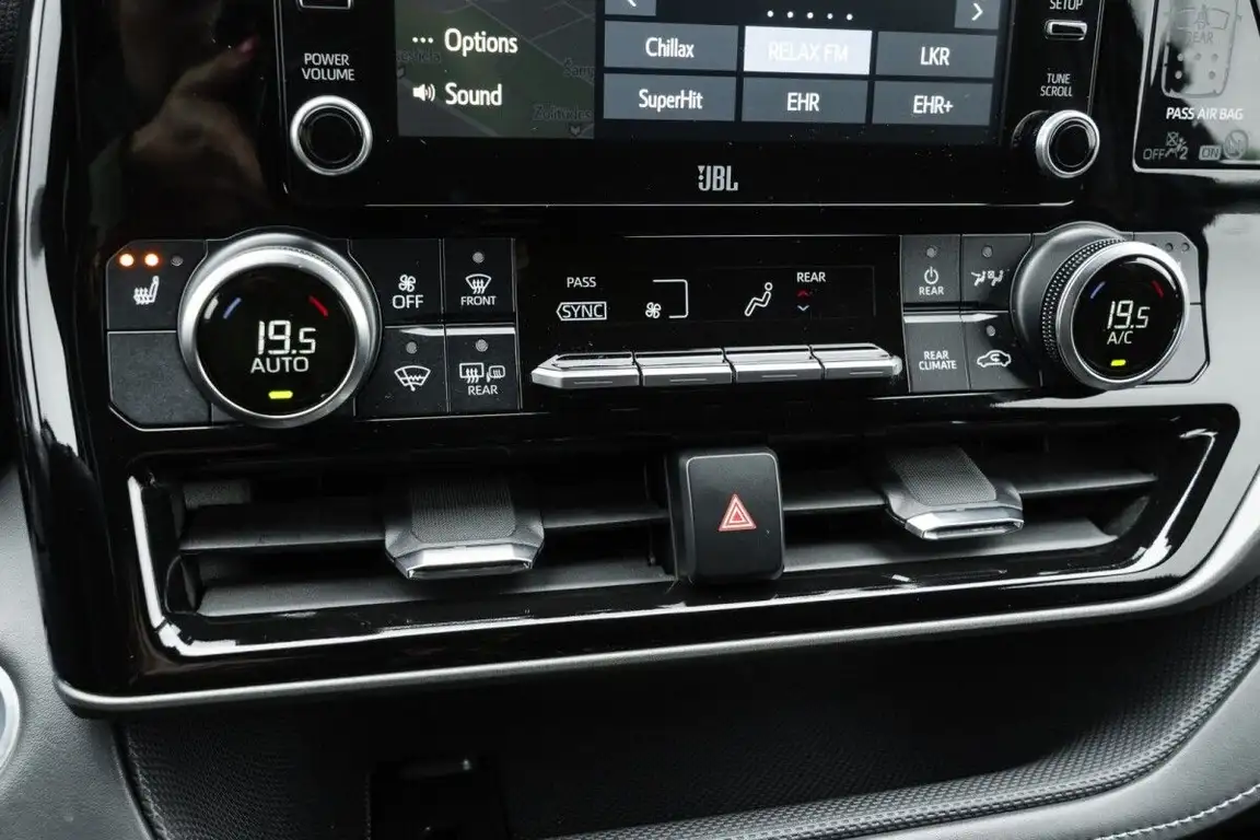 TOYOTA HIGHLANDER