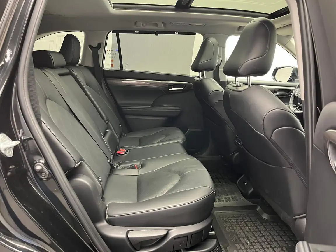 TOYOTA HIGHLANDER