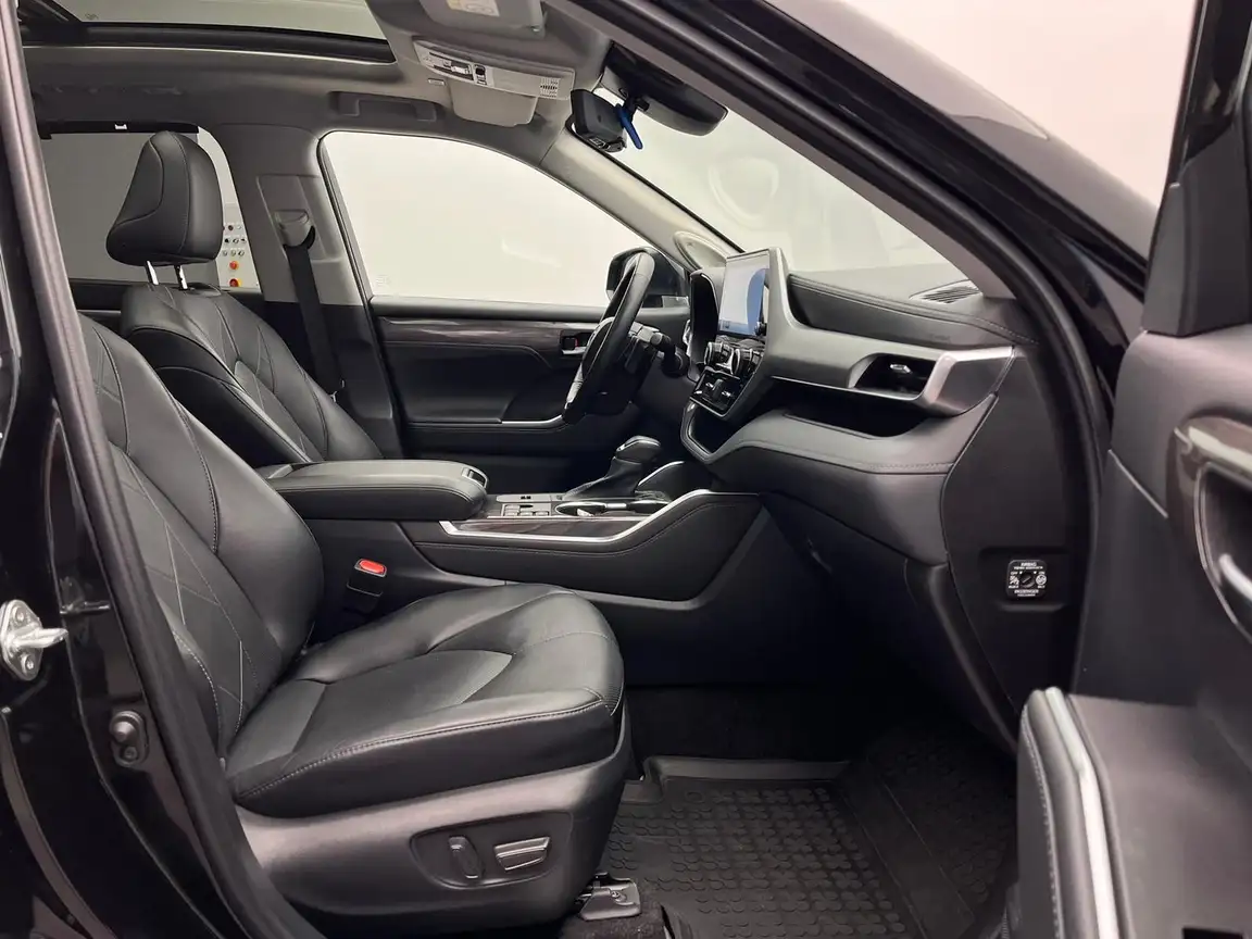 TOYOTA HIGHLANDER