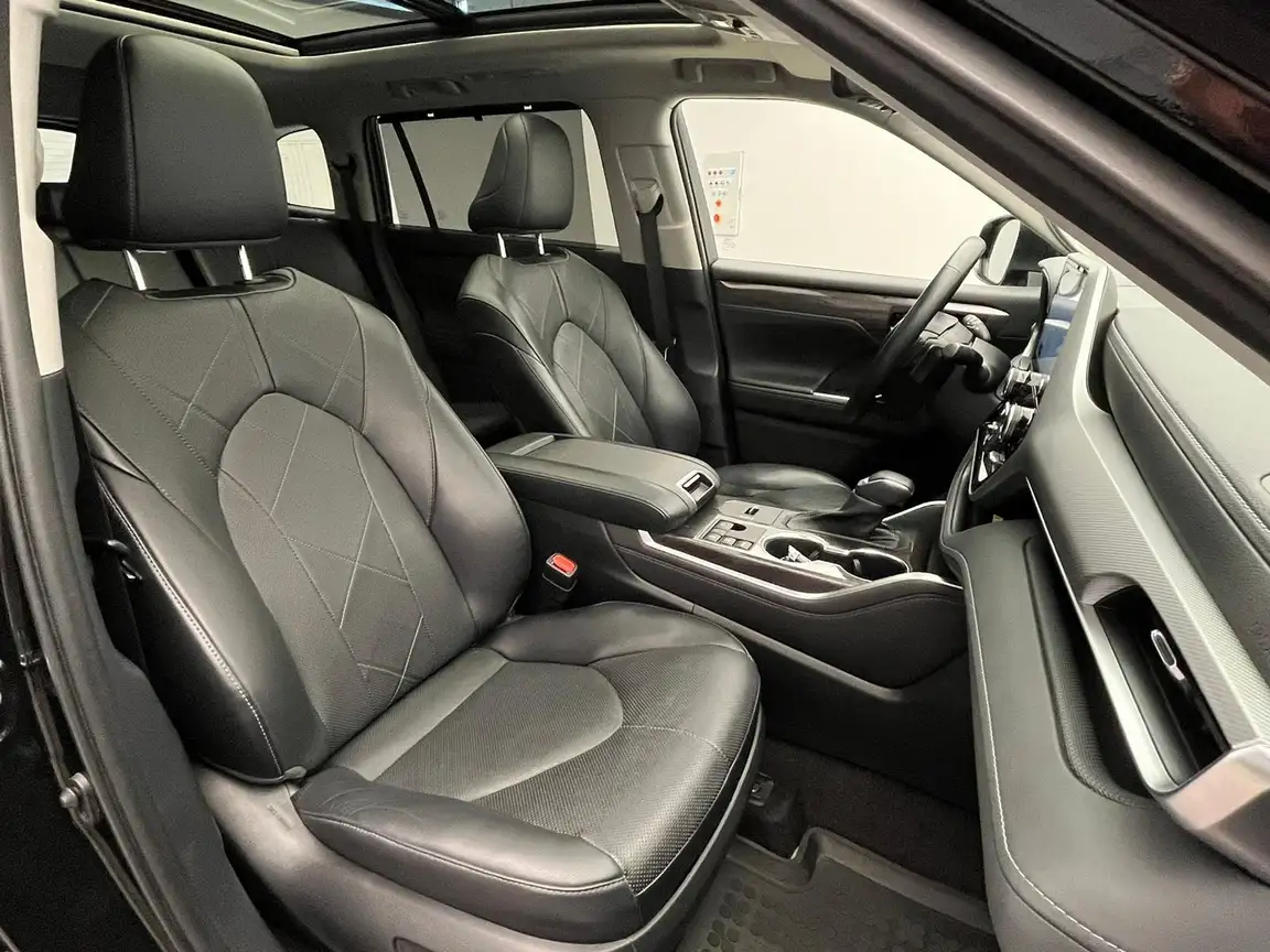 TOYOTA HIGHLANDER