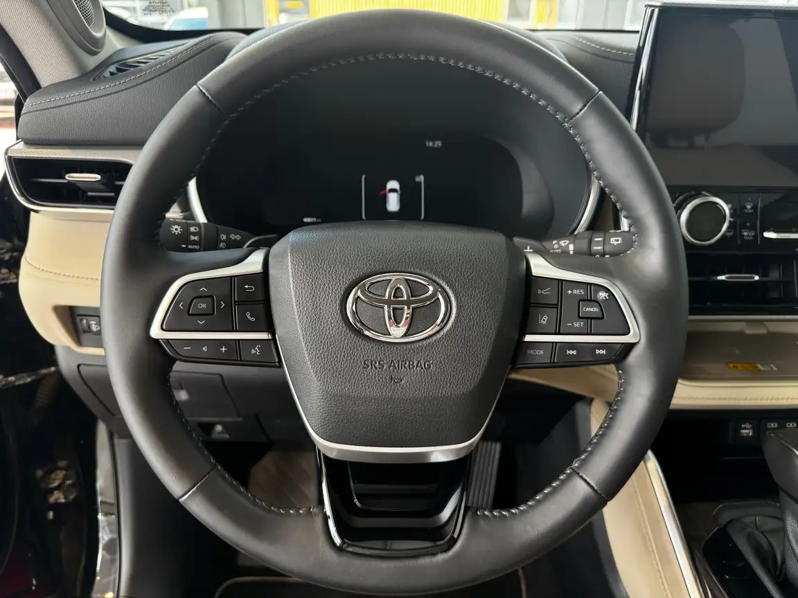 TOYOTA HIGHLANDER