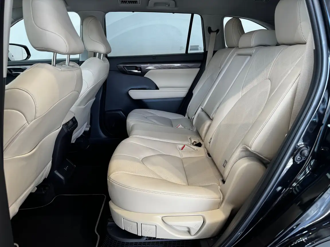 TOYOTA HIGHLANDER