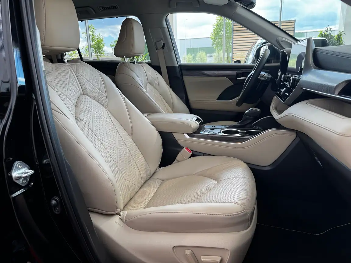 TOYOTA HIGHLANDER