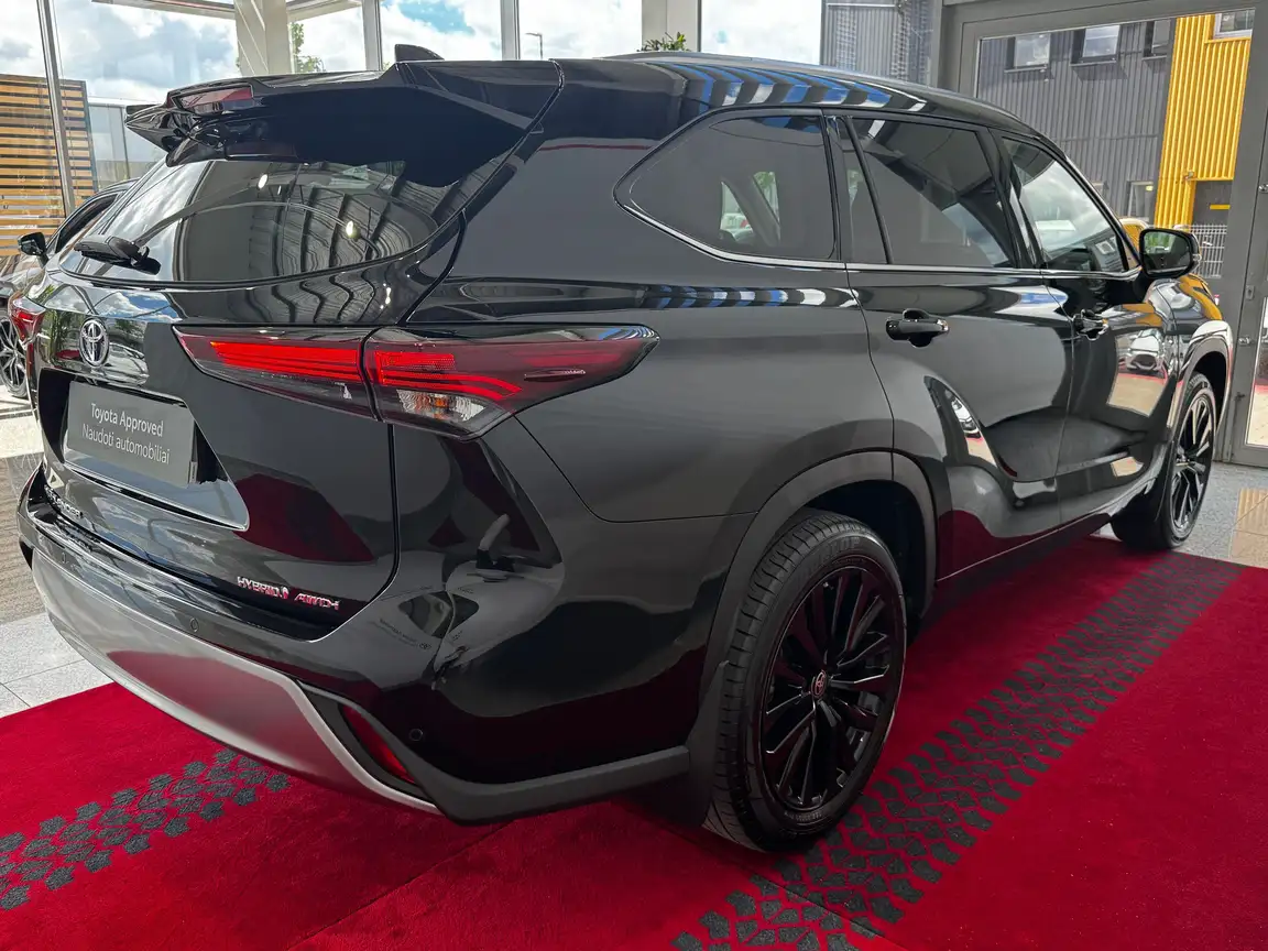 TOYOTA HIGHLANDER