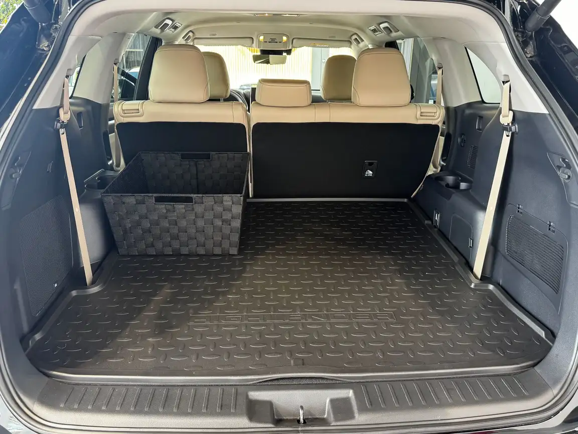 TOYOTA HIGHLANDER