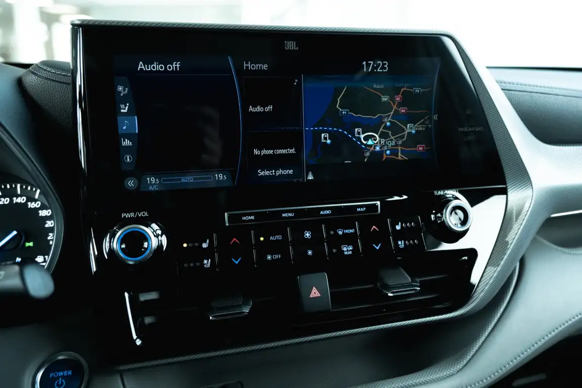 TOYOTA HIGHLANDER