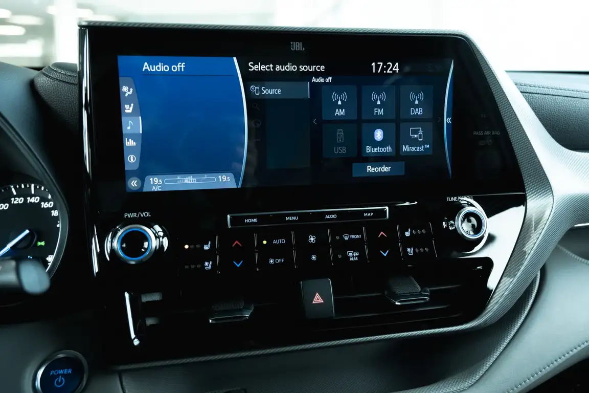 TOYOTA HIGHLANDER