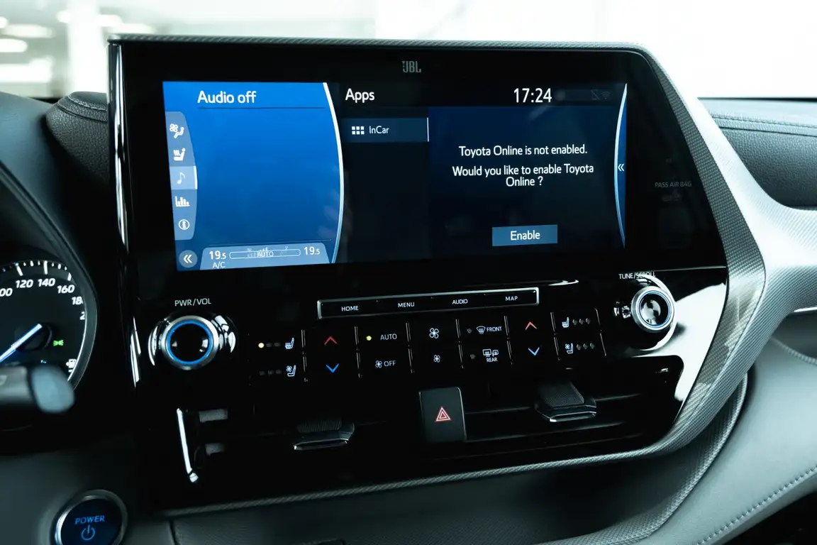 TOYOTA HIGHLANDER