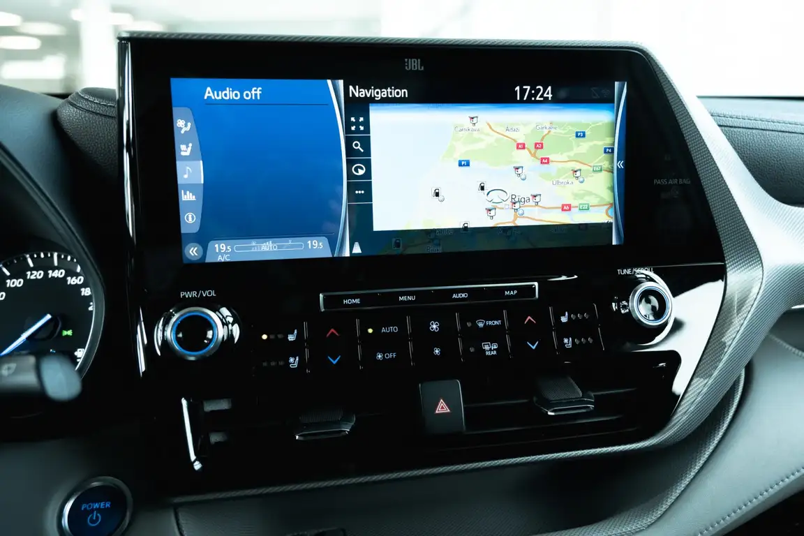 TOYOTA HIGHLANDER