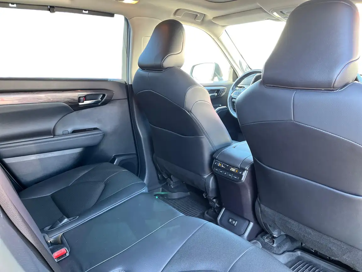 TOYOTA HIGHLANDER