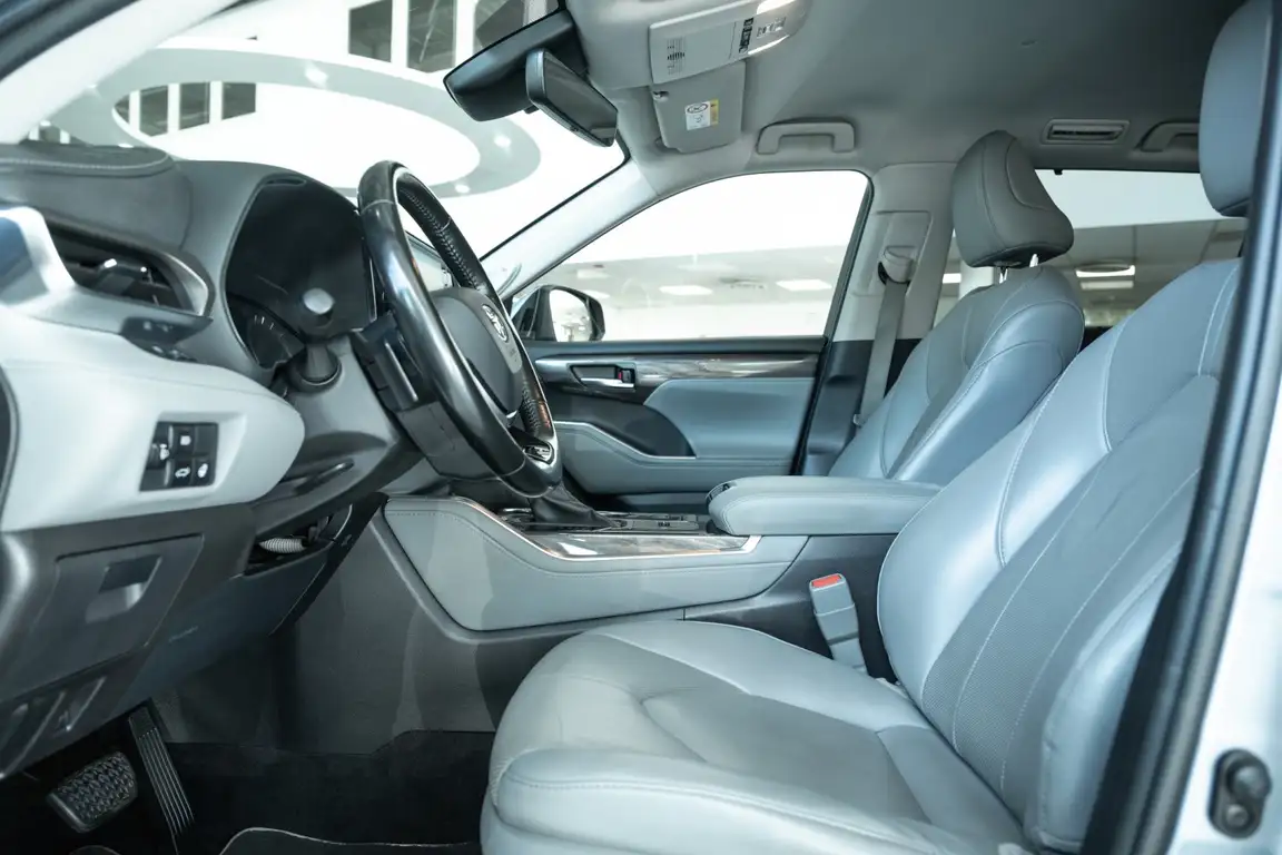 TOYOTA HIGHLANDER