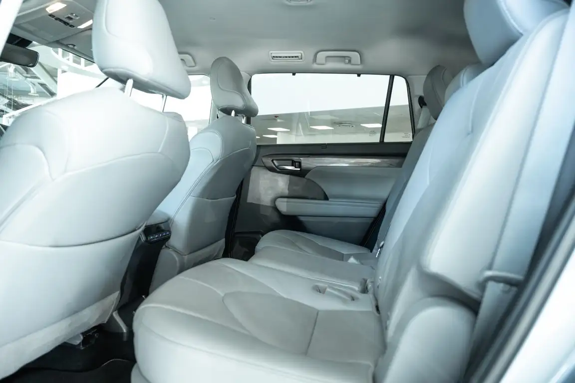 TOYOTA HIGHLANDER