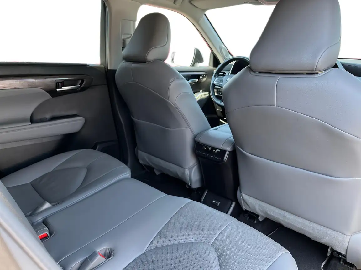 TOYOTA HIGHLANDER