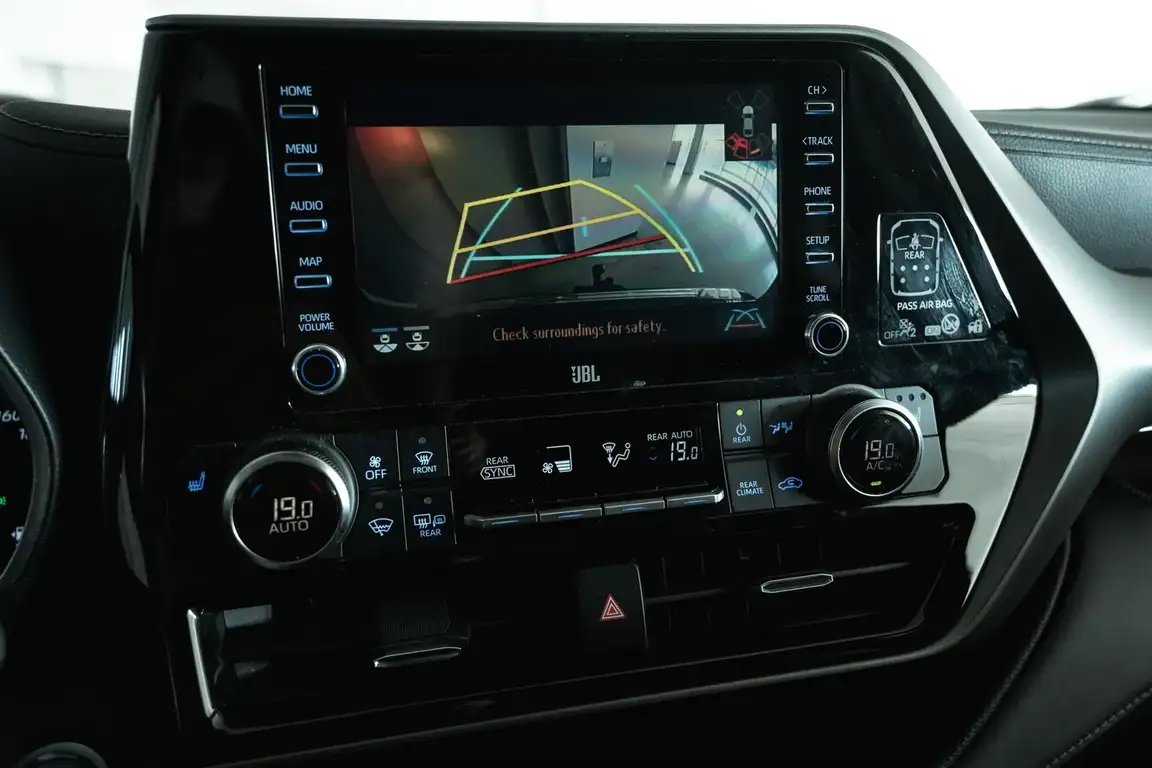 TOYOTA HIGHLANDER