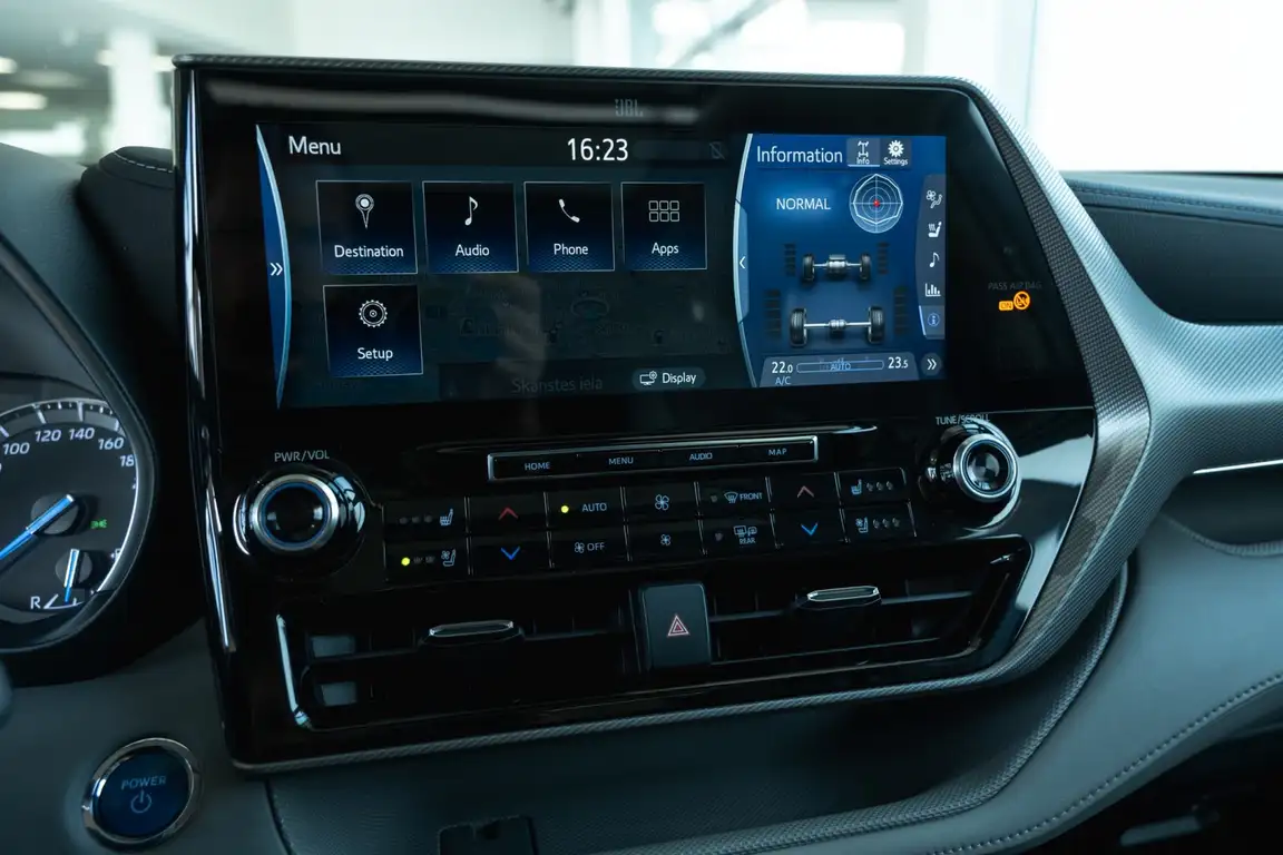 TOYOTA HIGHLANDER