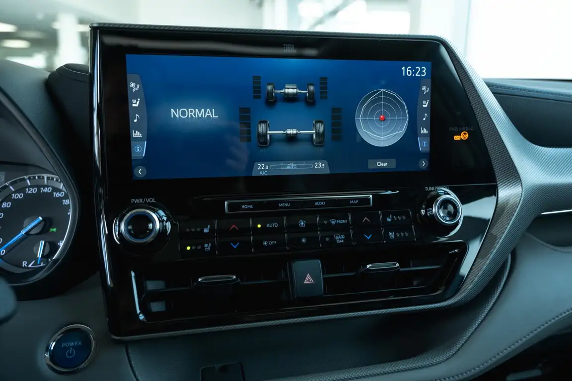 TOYOTA HIGHLANDER