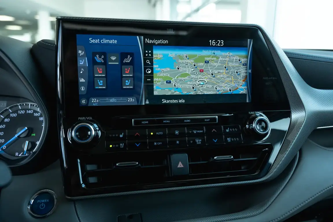 TOYOTA HIGHLANDER