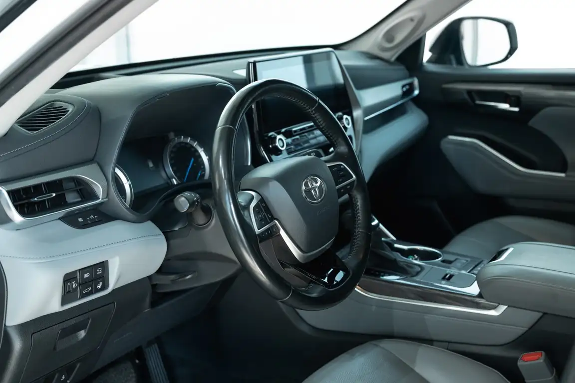 TOYOTA HIGHLANDER