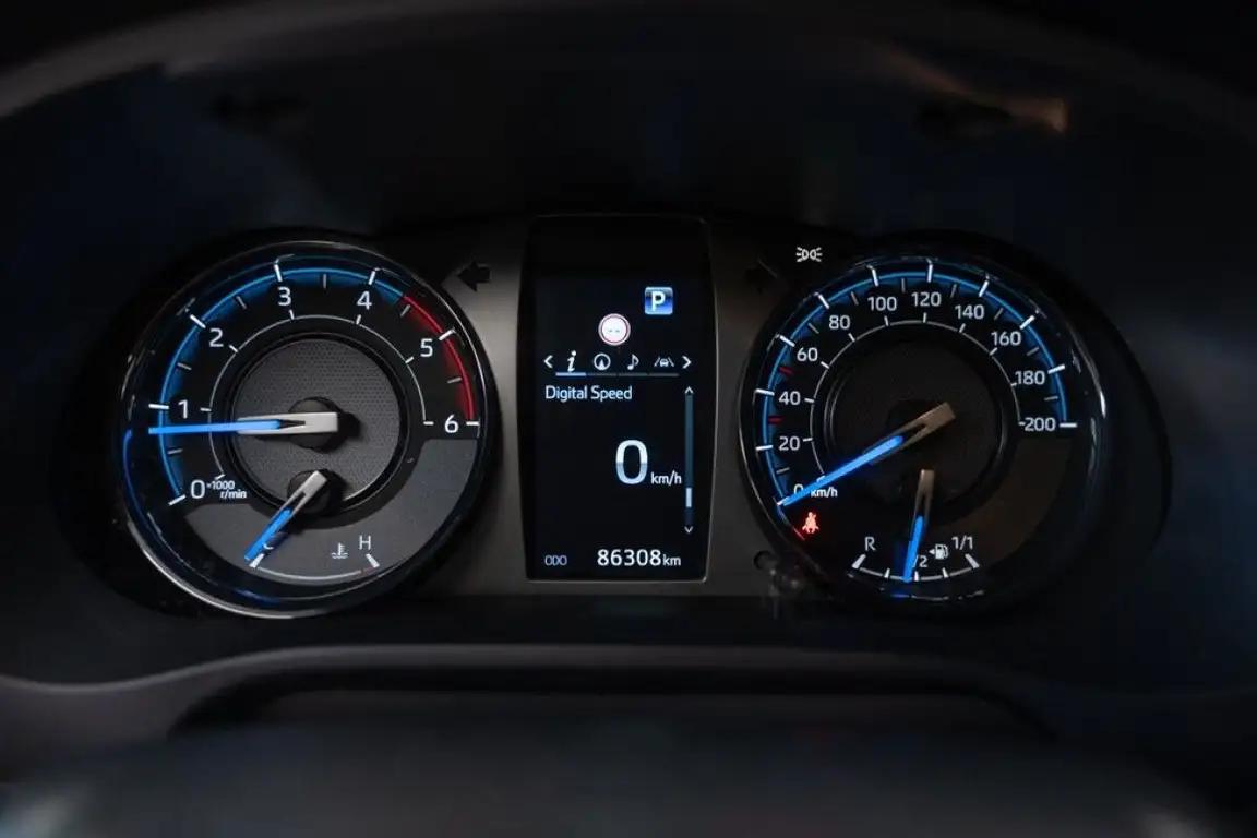 TOYOTA HILUX