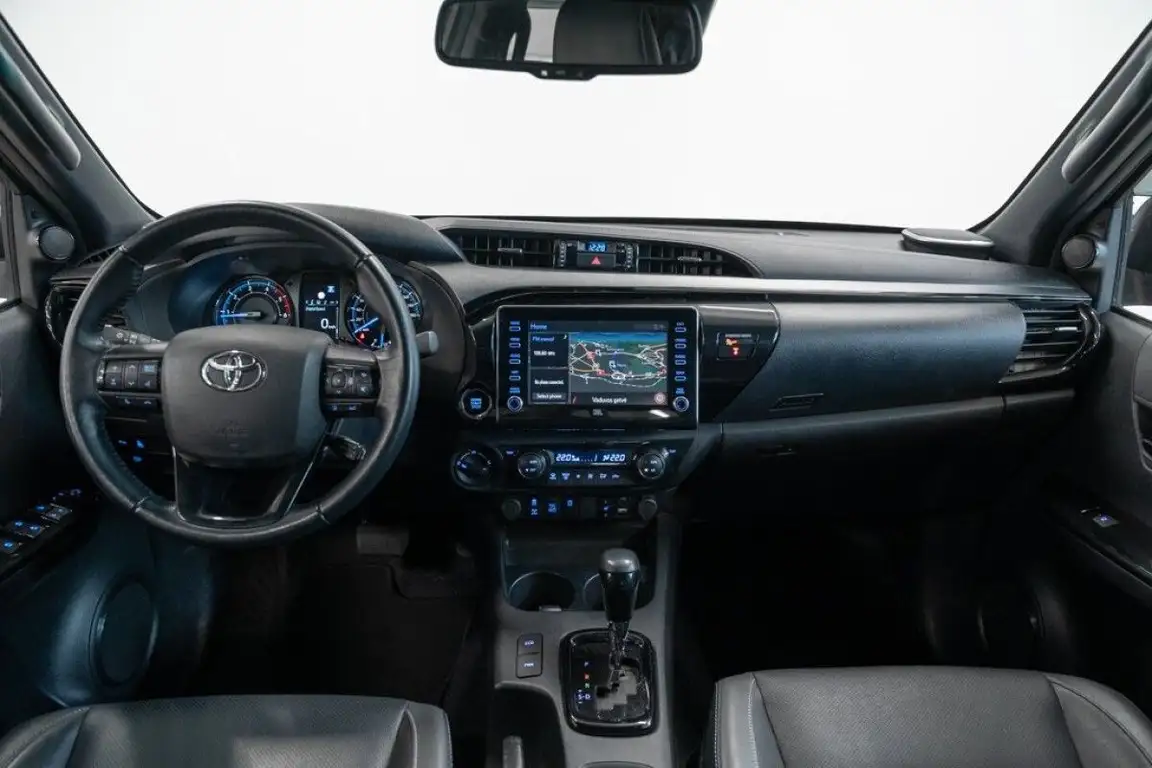 TOYOTA HILUX