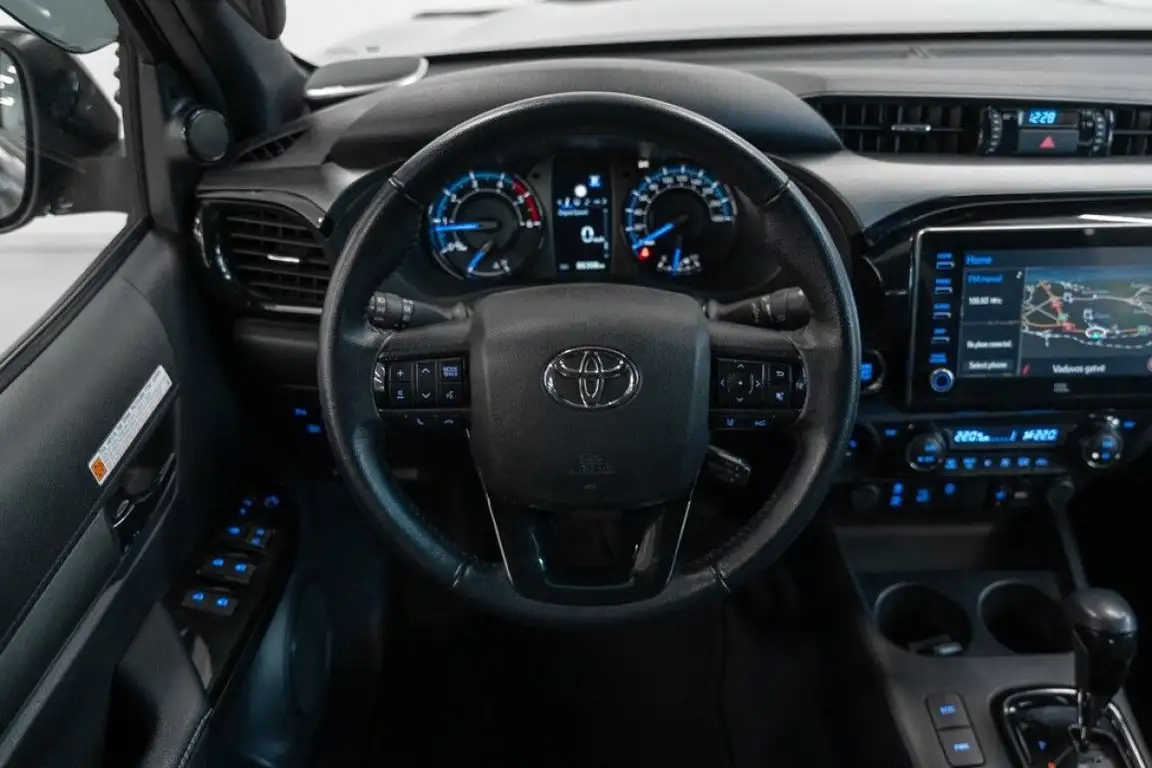 TOYOTA HILUX