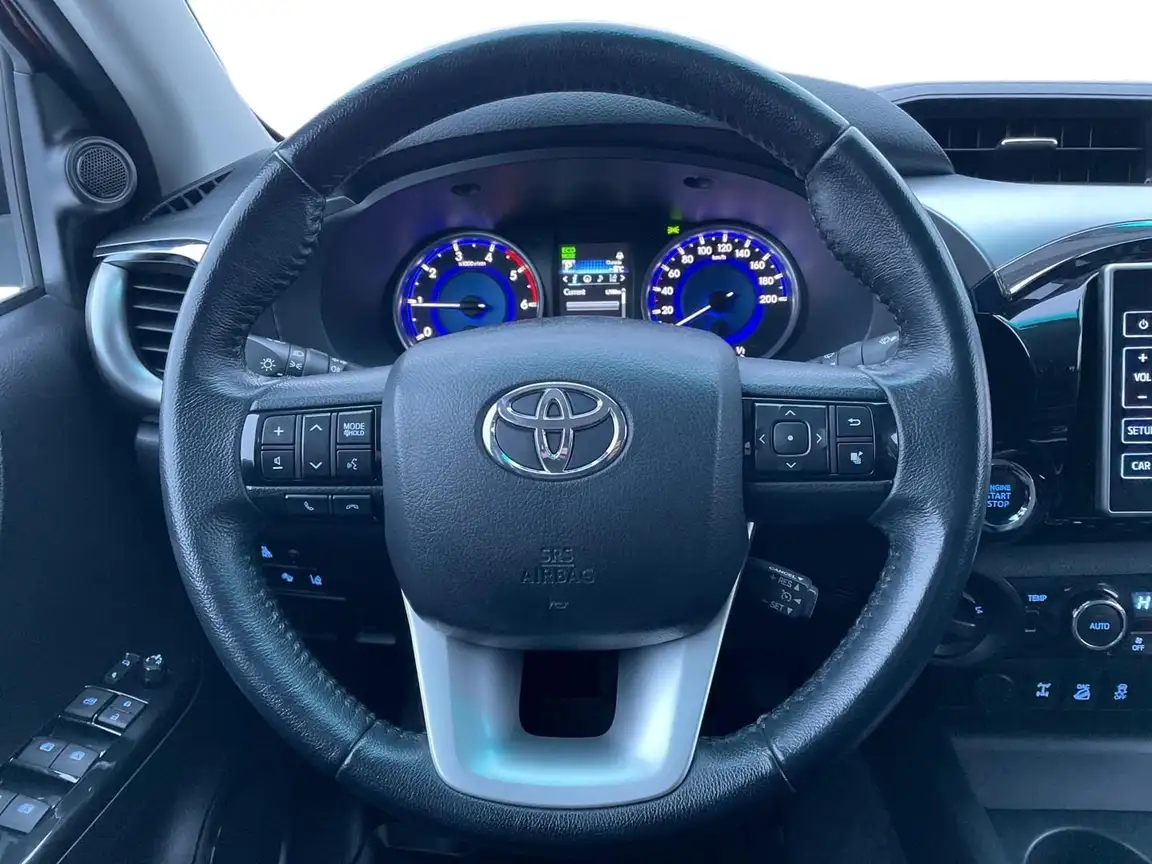 TOYOTA HILUX