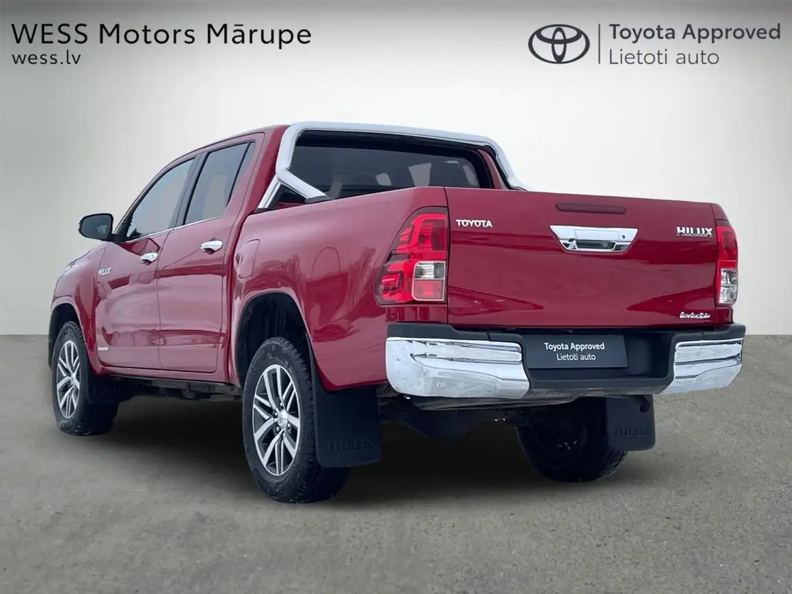 TOYOTA HILUX