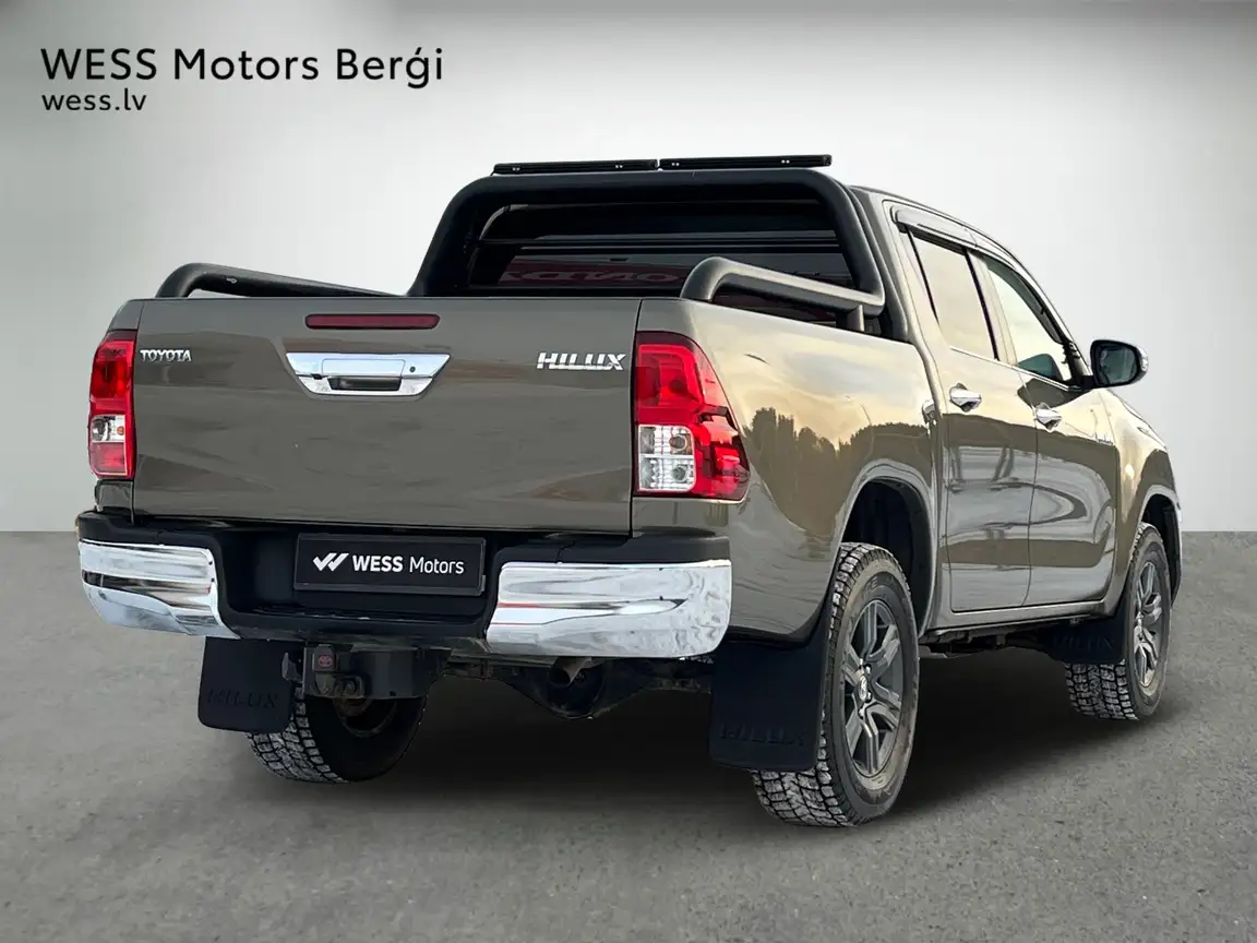 TOYOTA HILUX
