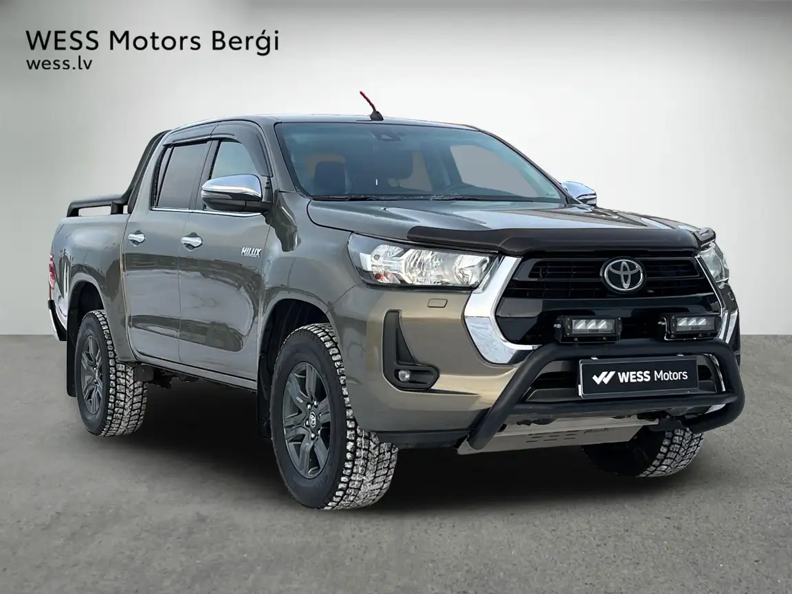 TOYOTA HILUX