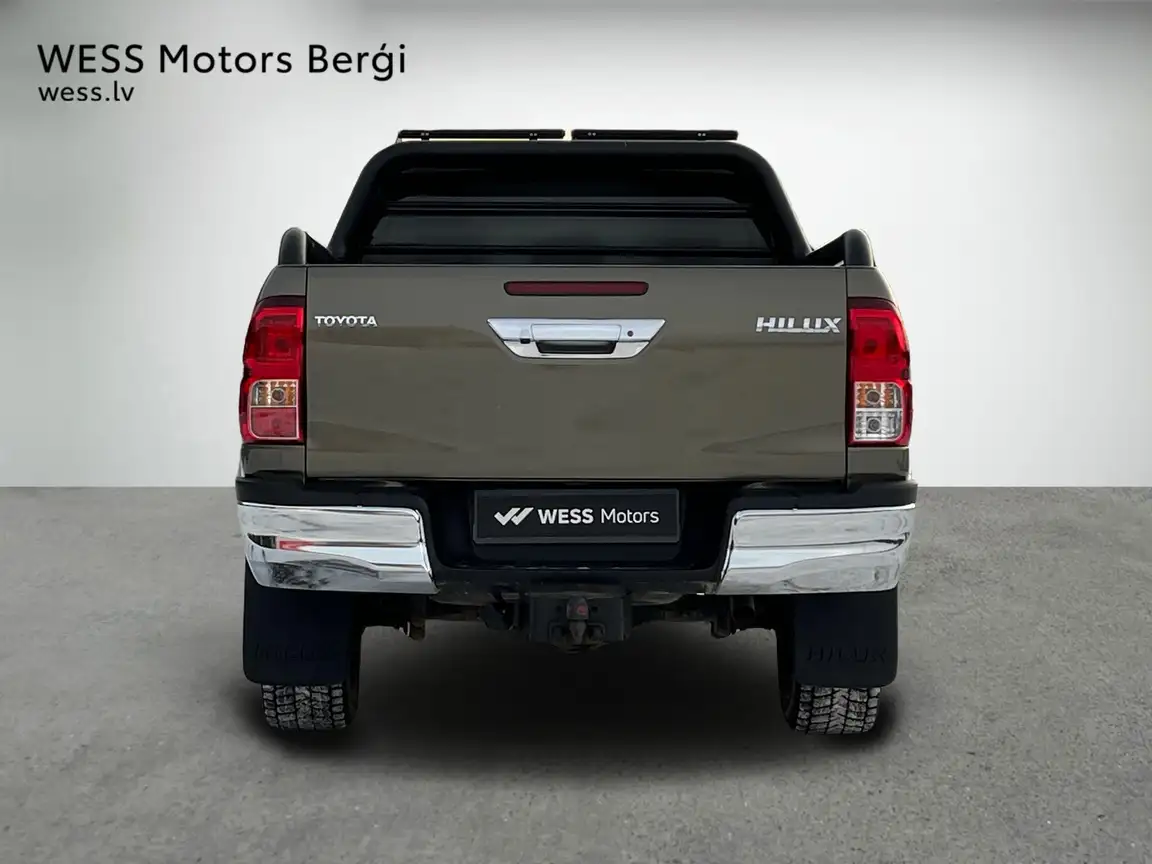 TOYOTA HILUX