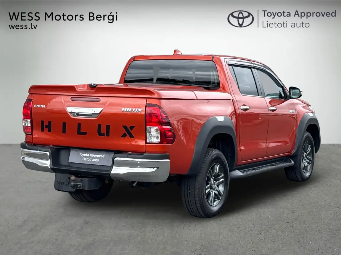 TOYOTA HILUX