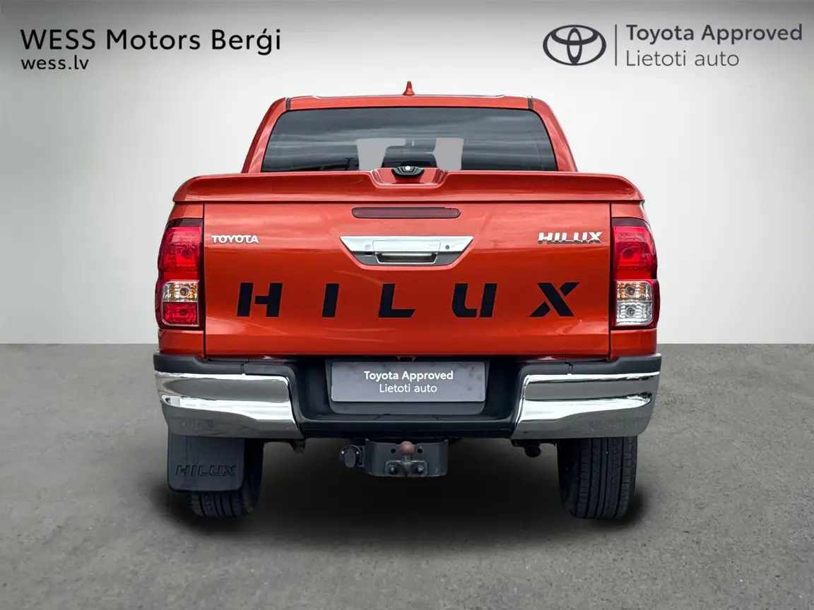 TOYOTA HILUX