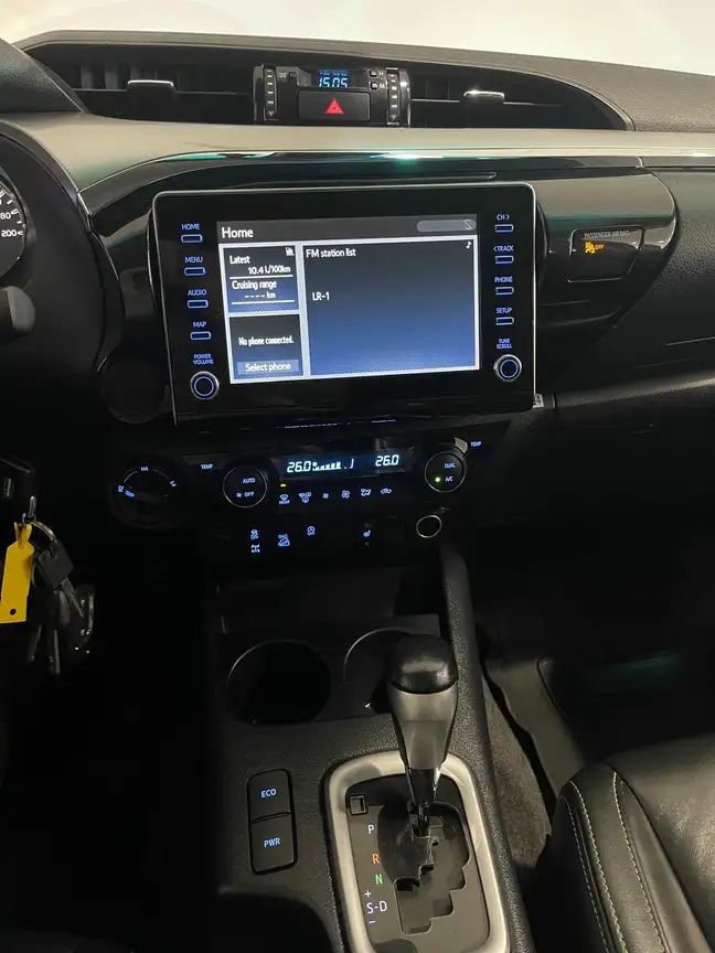 TOYOTA HILUX
