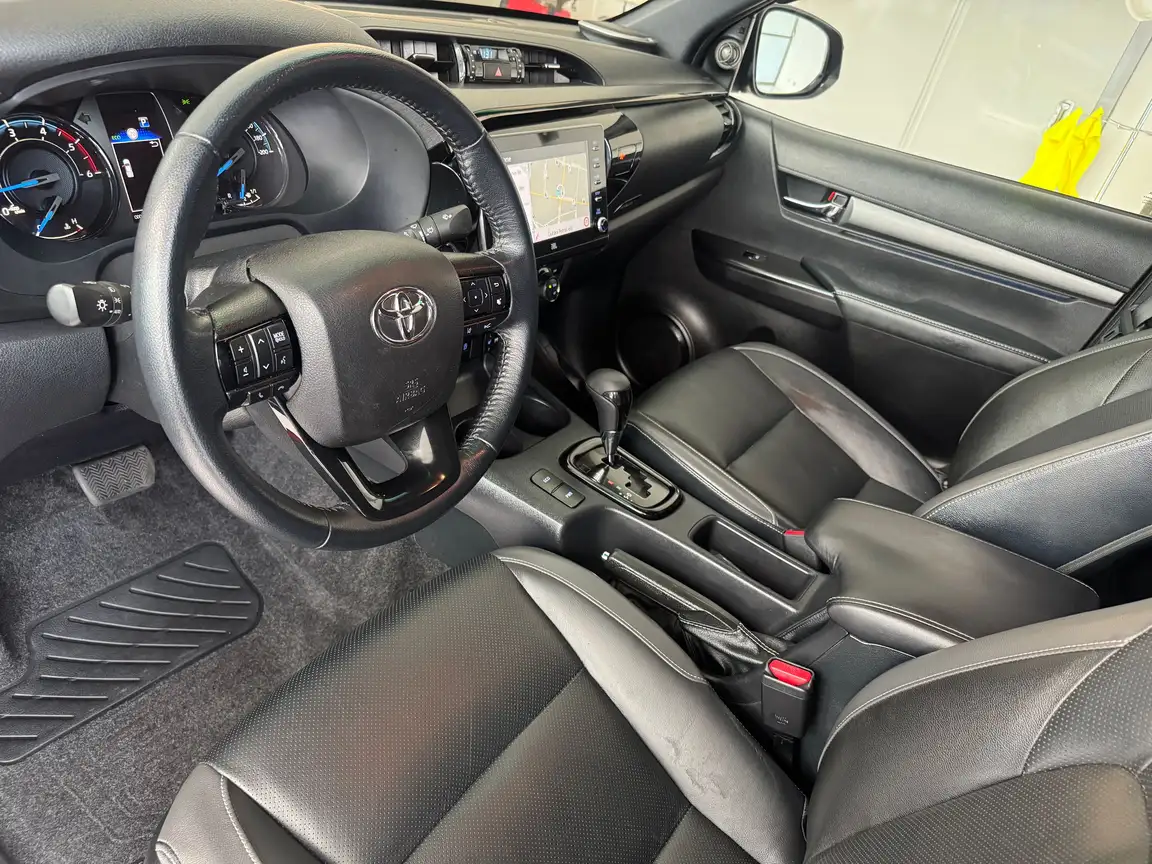 TOYOTA HILUX