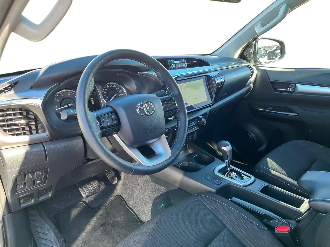 TOYOTA HILUX