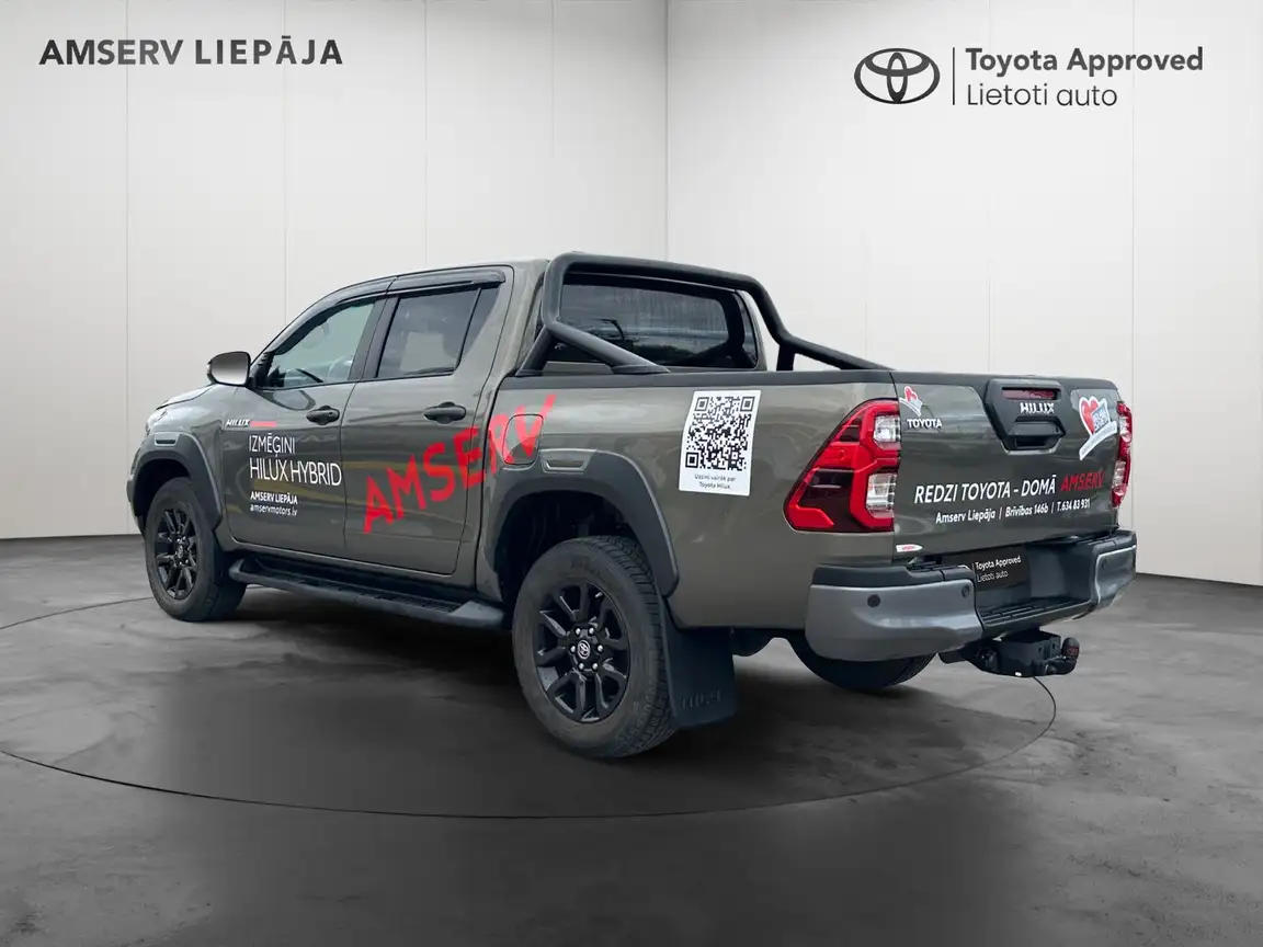 TOYOTA HILUX
