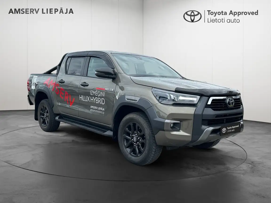 TOYOTA HILUX