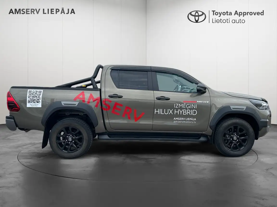 TOYOTA HILUX